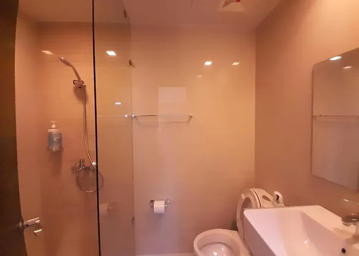 1 Bedroom Uptown Bgc With Balcony *