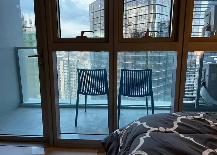 1 Bedroom Uptown Bgc With Balcony * Manila