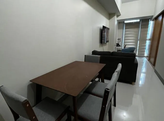 1 Bedroom Uptown Bgc With Balcony Apartment
