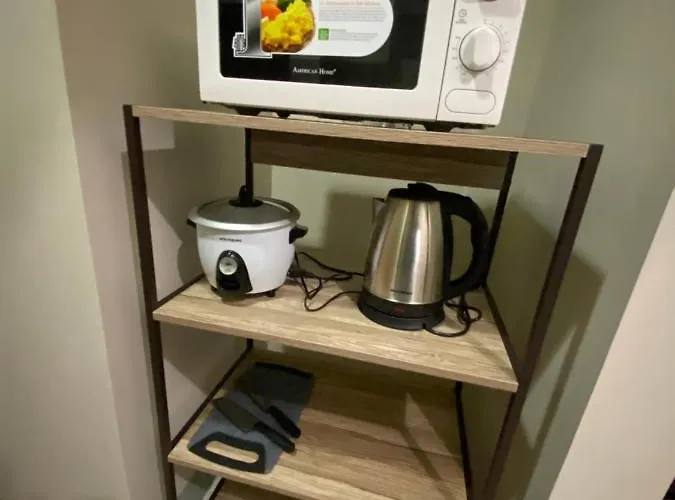 1 Bedroom Uptown Bgc With Balcony Apartment *