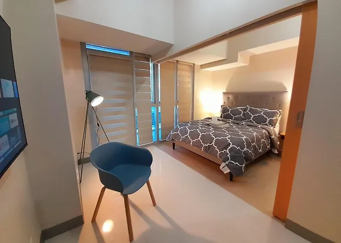 1 Bedroom Uptown Bgc With Balcony
