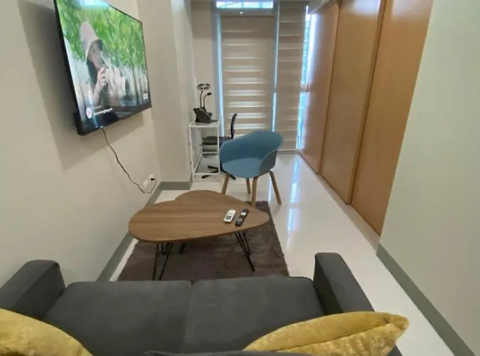 1 Bedroom Uptown Bgc With Balcony Apartment Manila