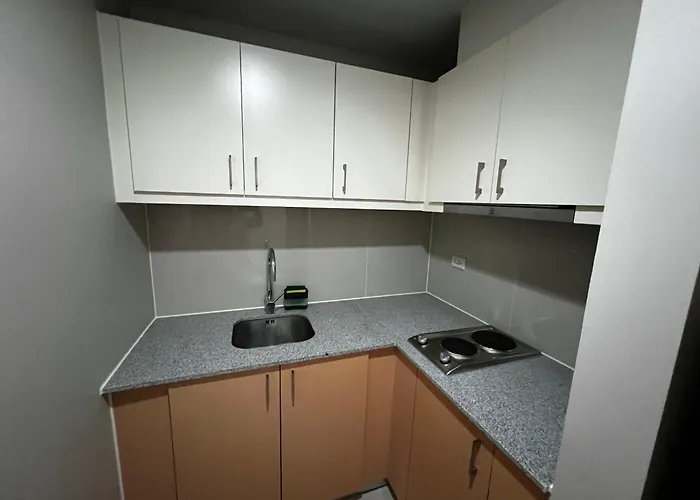 Apartment 1 Bedroom Uptown Bgc With Balcony *