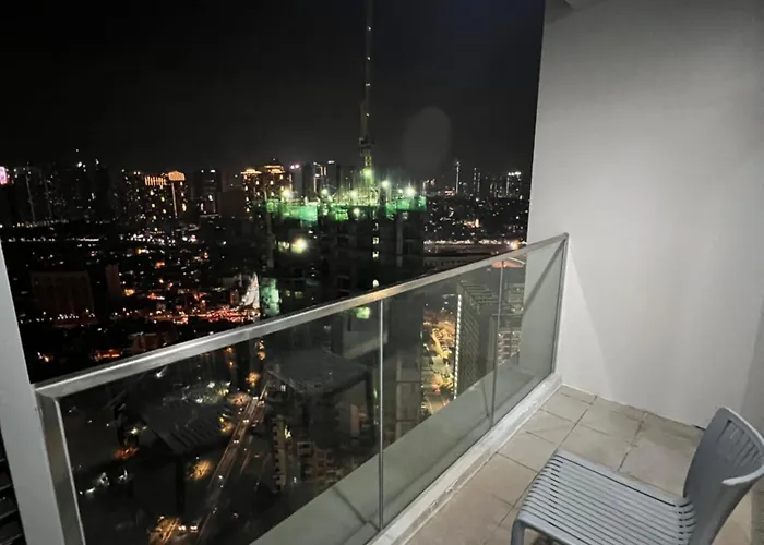 1 Bedroom Uptown Bgc With Balcony *