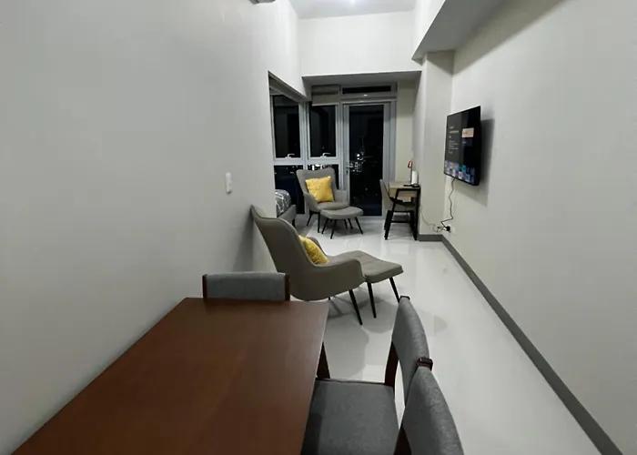 1 Bedroom Uptown Bgc With Balcony