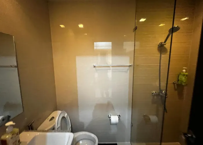 Apartment 1 Bedroom Uptown Bgc With Balcony
