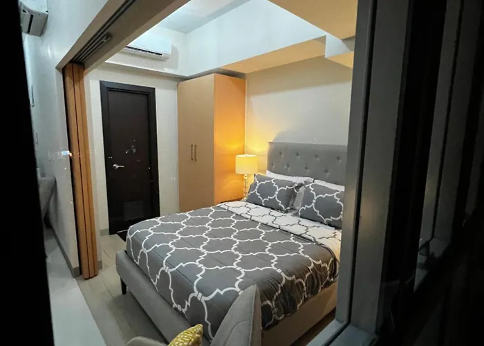 Apartment 1 Bedroom Uptown Bgc With Balcony *