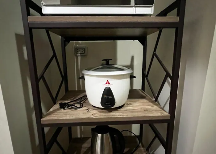 1 Bedroom Uptown Bgc With Balcony Apartment *